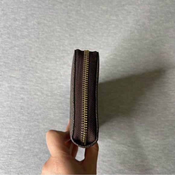 Michael Kors Signature Jet Set Continental Leather Zip Wallet - Picture 9 of 12